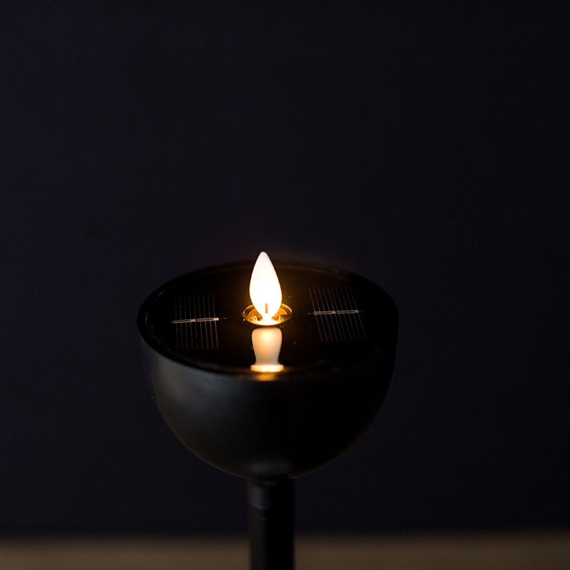 Candela senza fiamma tremolante ad energia solare in vetro da vino