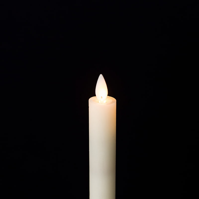 Candele coniche senza fiamma tremolanti color avorio