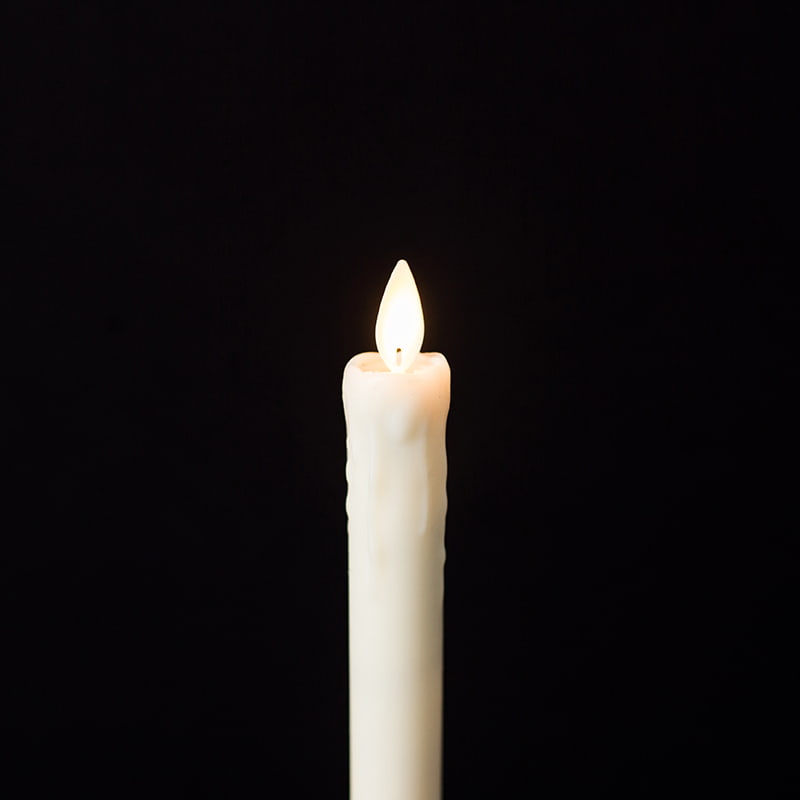 Confezione da 2 candele coniche senza fiamma in cera gocciolante