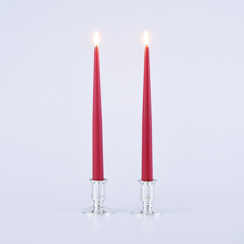 Set di 2 candele coniche senza fiamma con telecomando Set di 2 candele coniche senza fiamma con telecomando