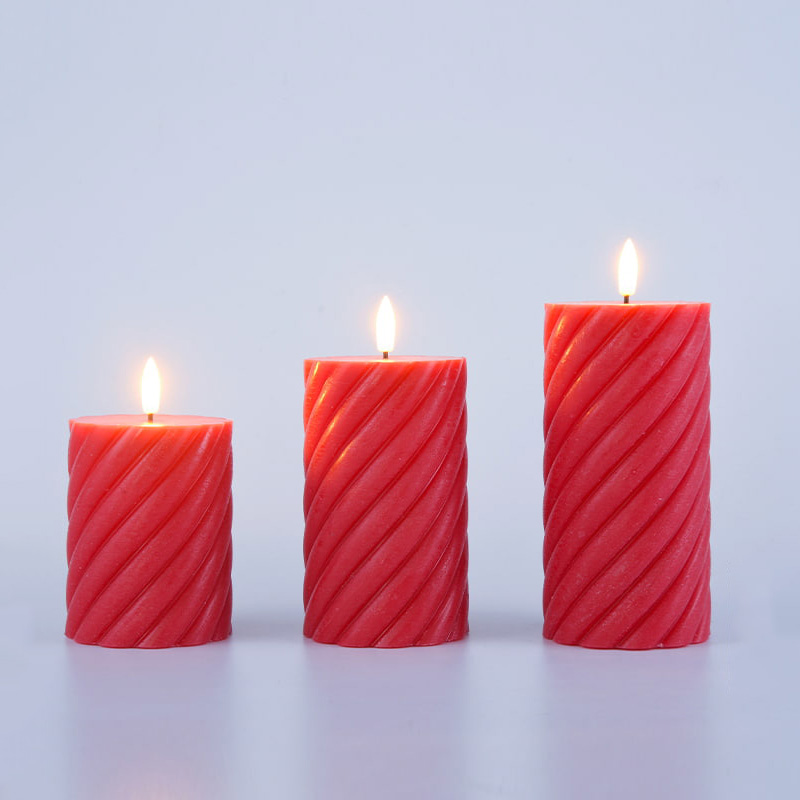 Confezione da 3 candele a colonna senza fiamma a spirale rossa Confezione da 3 candele a colonna senza fiamma a spirale rossa